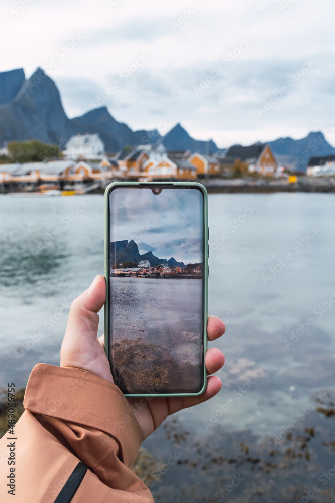 Taking photos with my smartphone in a Norwegian fishing village