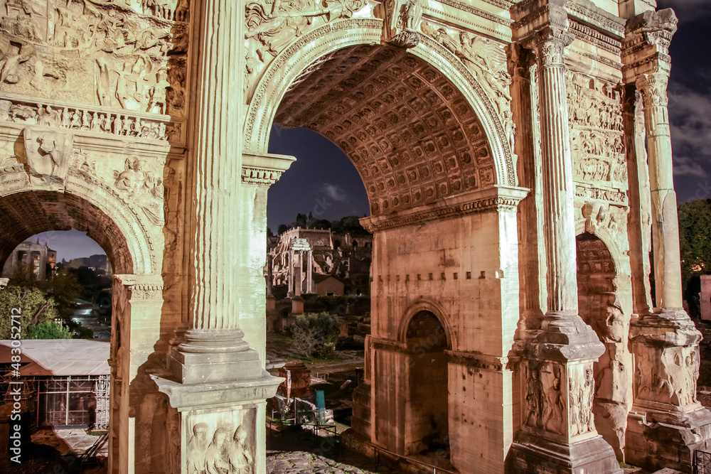 Obraz premium Roman Imperial forums. Ruins. Night shot, selective focus. Rome, Italy