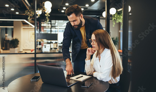 Fotografie Focused businesspeople collaborating on a project