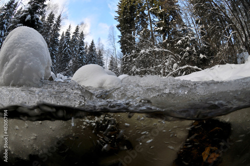 Waldbach im Harz im Winter 