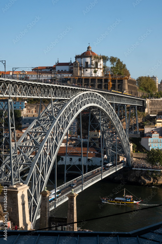 Obraz premium bridge over the river Douro in porto-Portugal