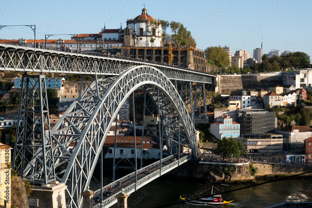 Obraz premium bridge over the river Douro in porto-Portugal