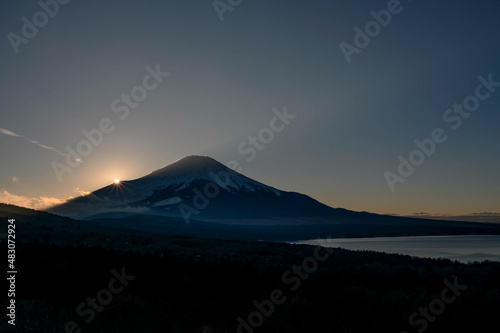 山中湖と富士山 © hikka15