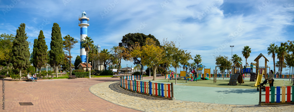 Obraz premium Leuchtturm Platz im Zentrum an der Costa del sol
