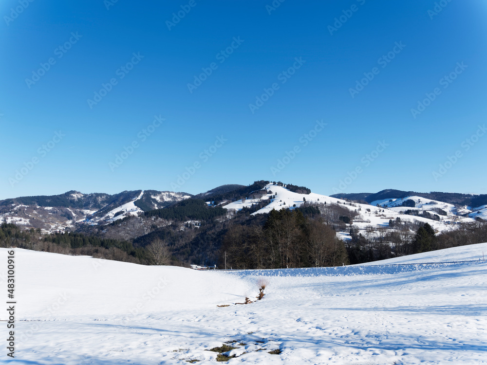 Verschneite Landschaften im Schwarzwald. Fröhnd, Hof  im oberen Wiesental, schönau im schwarzwald und Winter-Ittenschwander-Horn