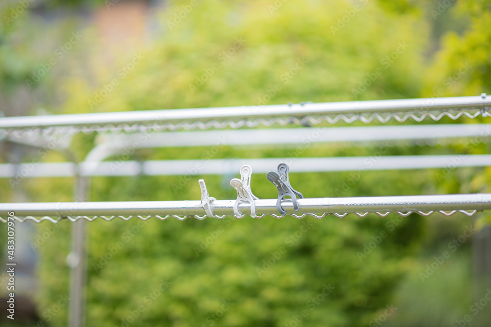 Fototapeta premium 物干し竿と洗濯ばさみ