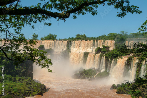 Amerique sud Argentine Puerto Iguazu chuttes eau patrimoine Unesco cascades paysage courant evaporation riviere Bresil environnement planete