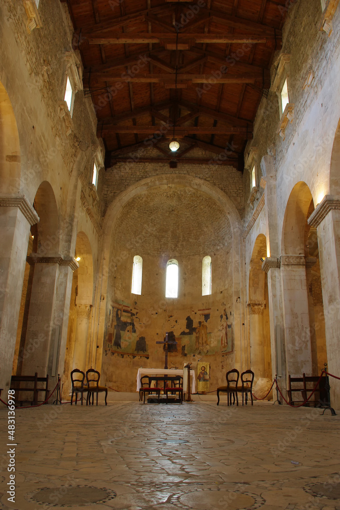 Serramonacesca - Abruzzo - Abbey of San Liberatore in Maiella - Central nave