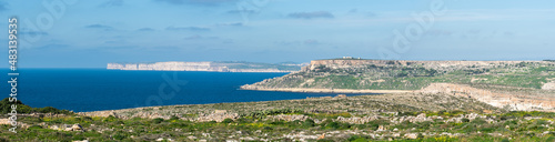 Fototapeta Naklejka Na Ścianę i Meble -  The green and blue coastal line with rocks, bays and mountains around Manikata, Malta