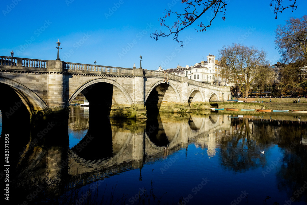 Fototapeta premium Richmond Bridge over the River Thames, Richmond Upon Thames, United Kingdom