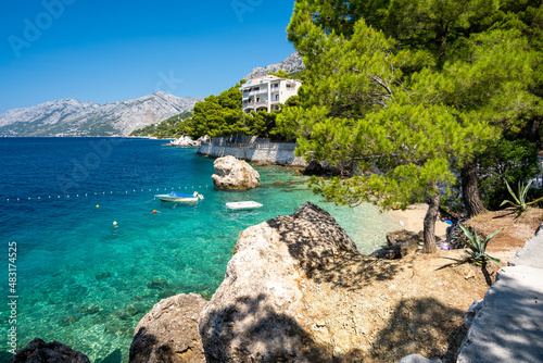 Obraz na płótnie crystal clear water in adriatic sea in Brela on Makarska riviera in Dalmatia region in Croatia w salonie