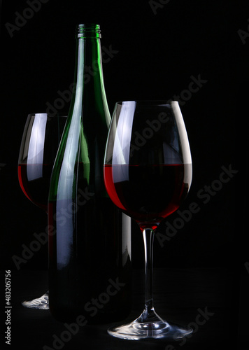 two ellegant glasses fith wine