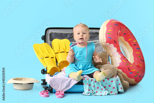 Adorable baby girl in big s...
