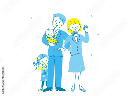 スーツ姿の笑顔の両親と子供達
