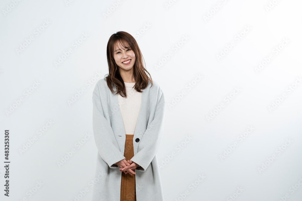 冬ファッションの女性