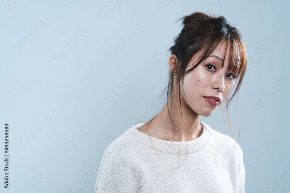 冬ファッションの女性