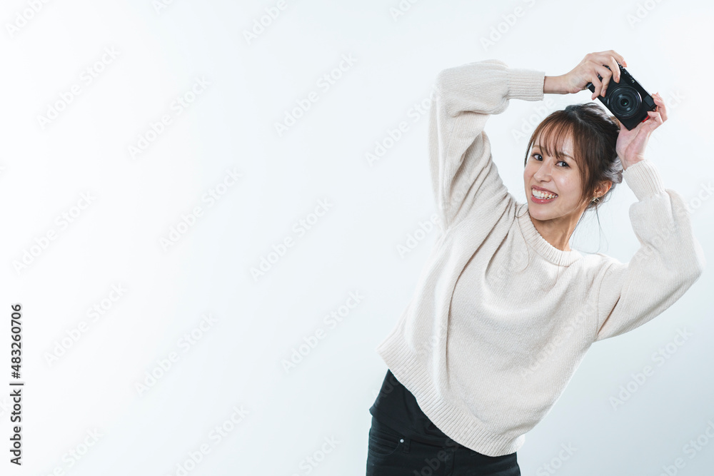 カメラを持った女性 カメラを持った女性