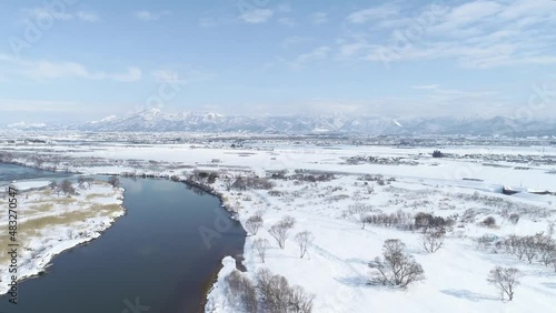 《山形県》冬の最上川の空撮