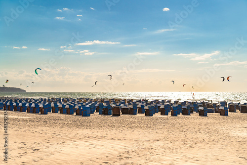 Strand in Warnemünde an der Ostsee bei Sonnenschein © Michael