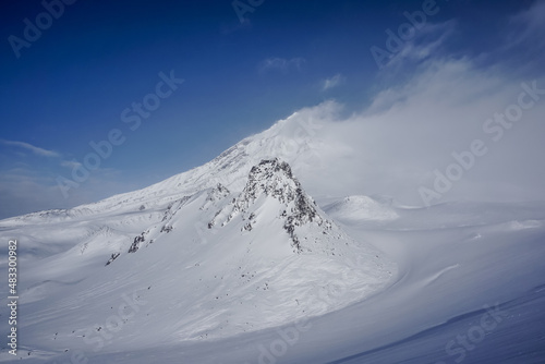 Fototapeta Naklejka Na Ścianę i Meble -  Winter landscape on the Avachinsky pass in Kamchatka