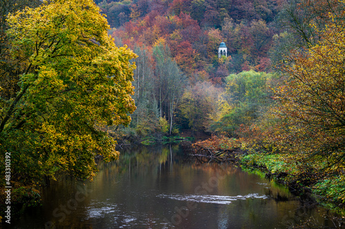 Fototapeta Naklejka Na Ścianę i Meble -  Dietrichstempel an der Müngstener Brücke im Herbst