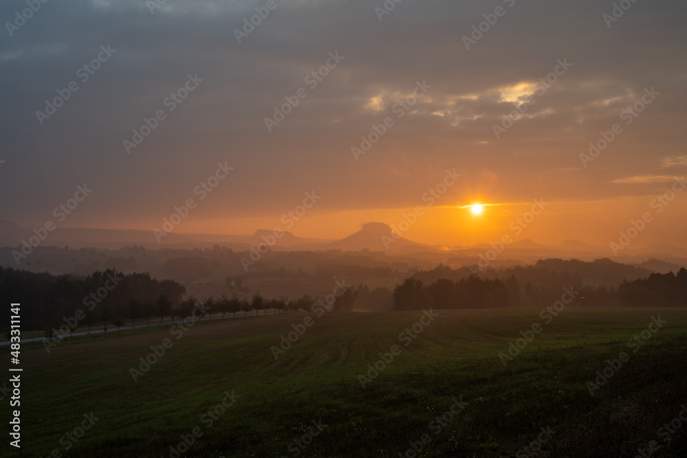 Blick vom Adamsberg auf das Elbtal und Lilienstein - schöner Sonnenuntergang