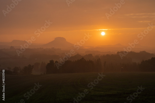 Blick vom Adamsberg auf das Elbtal und Lilienstein - schöner Sonnenuntergang © StG Stockfoto