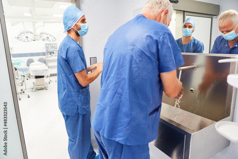 Obraz premium Surgeons team washing hands for disinfection