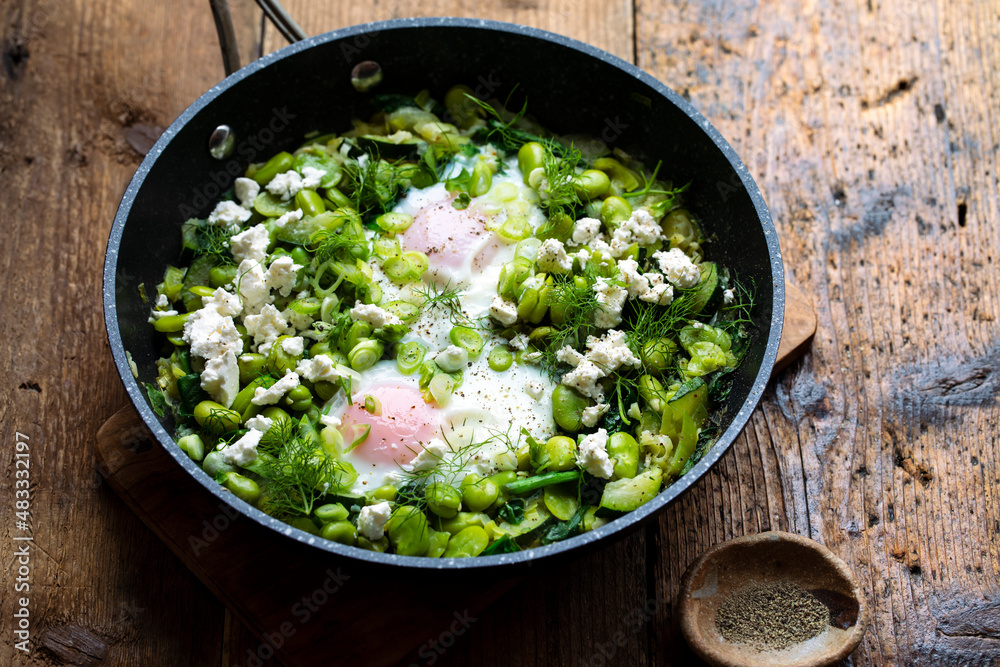 Green shakshuka with broad beans, leeks and zucchini Green shakshuka with broad beans, leeks and zucchini