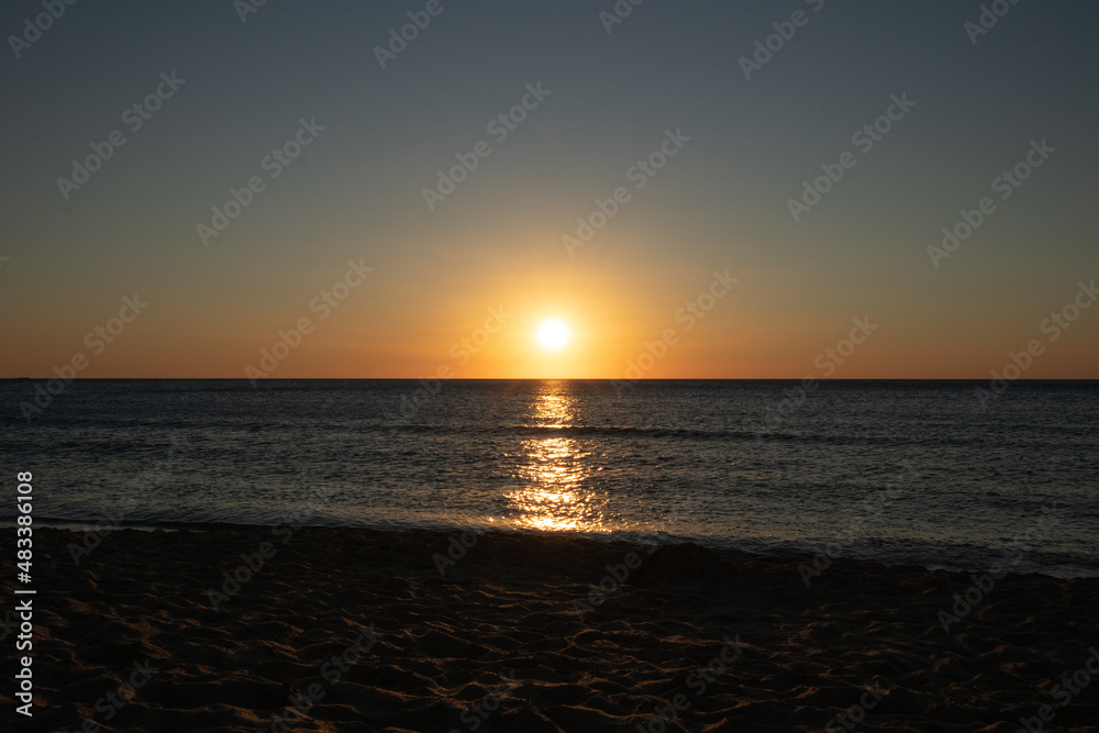 Naklejka premium epic sunset by the beach on the island of crete