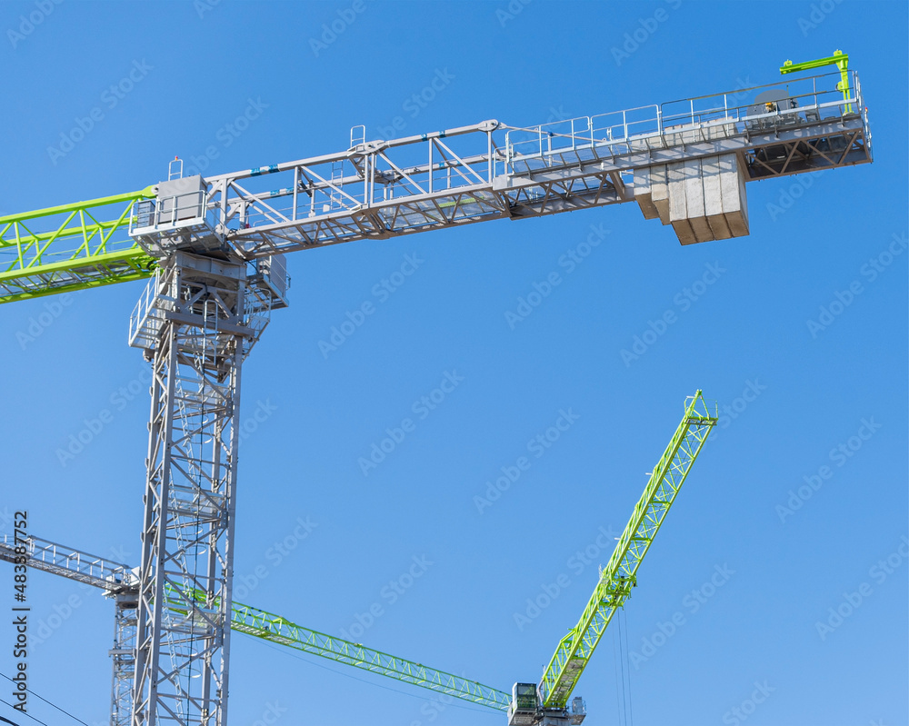 Naklejka premium construction crane at blue sky background