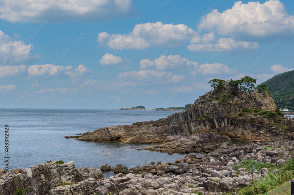 Naklejka premium 福井県越前海岸の鉾島 