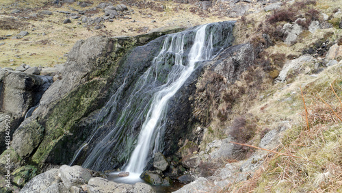 Waterfall falling from a high treshold