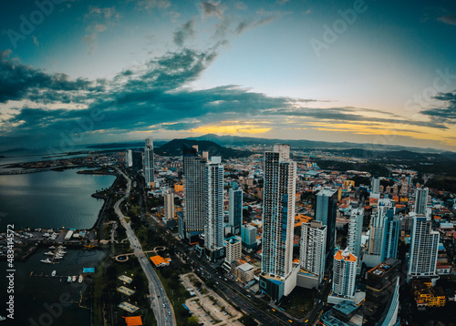 fotos de drones de la ciudad de panamá en varios puntos 