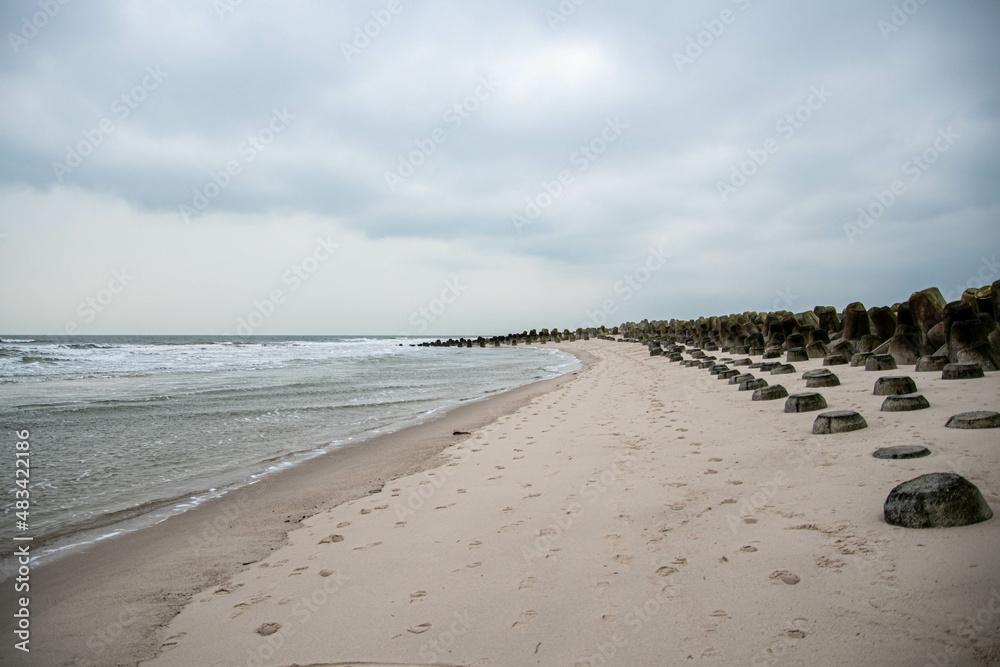 Der Strand von Hörnum Insel Sylt mit Tetrapoden als Küstenschutz 