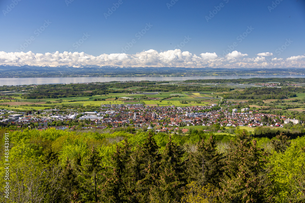 Bodenseeumland mit Bodensee und Alpenpanorama vom Gehrenbergturm aus gesehen