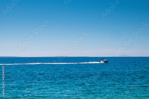 High speed boat on a clear, blue, sea © Embreuš Marko