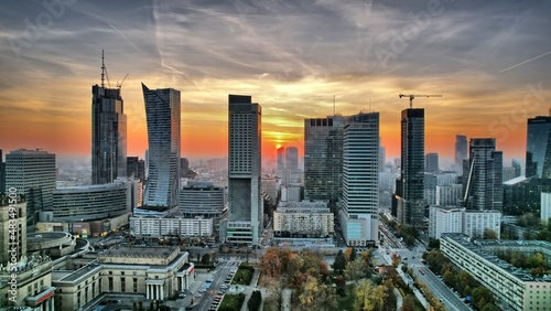 Wieżowce w centrum Warszawy - panorama miasta © Travel Spot 