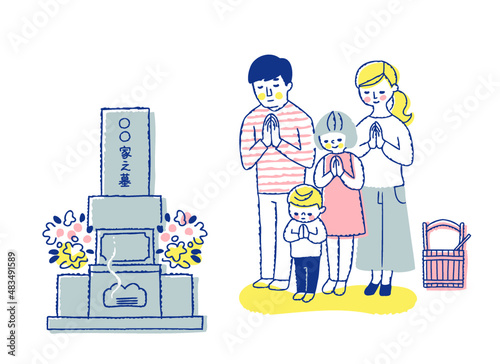 墓参りする4人家族