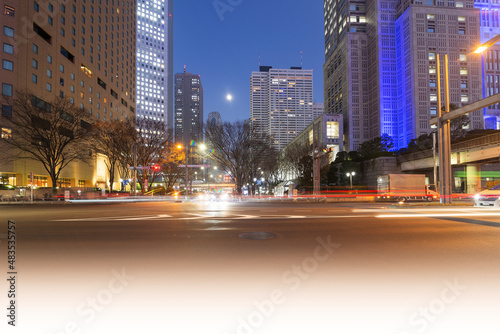 都庁 東京 見上げた都庁 東京都庁 夜景 ブルーのライトアップ