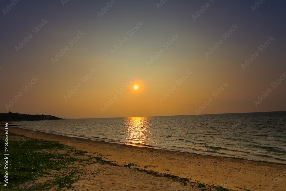 Naklejka premium 夕暮れの海