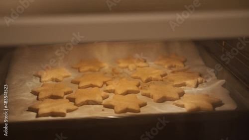 cakes cookies in the owen time lapse cooking.