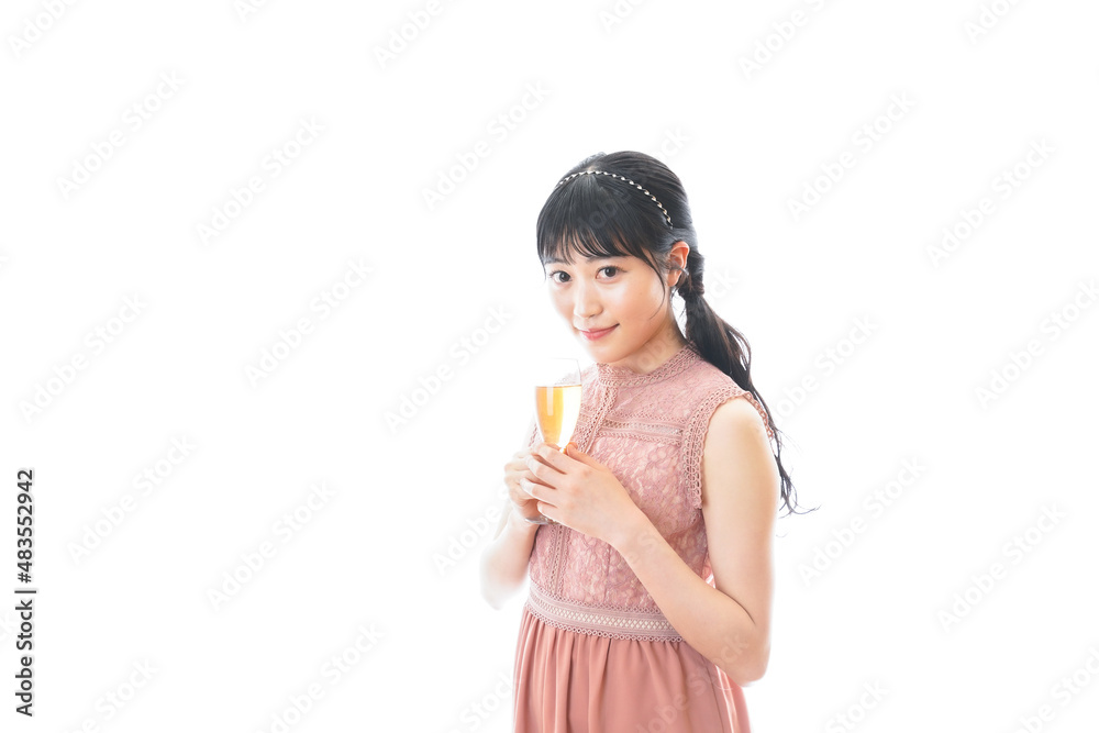 パーティーでワインを飲む若い女性 パーティーでワインを飲む若い女性