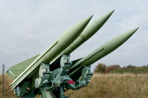 Fotografia Anti air missile defense system set up and ready to launch in case of an attack
