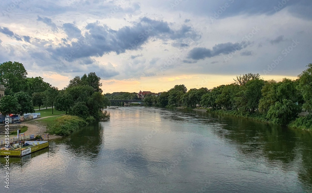 Obraz premium Donau in Ingolstadt nach dem Regen
