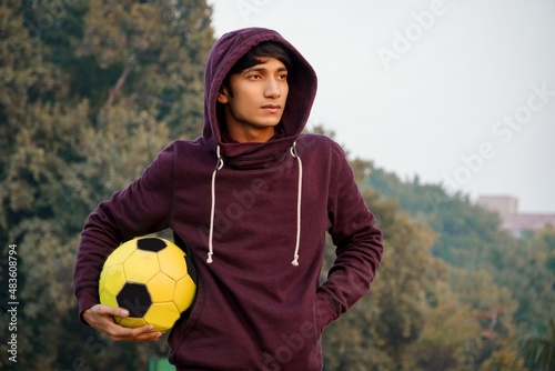 Billede på lærred young handsome man football player