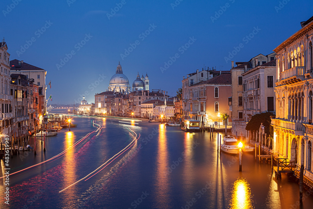 Obraz na płótnie Historic and amazing Venice in the evening, Italy w salonie