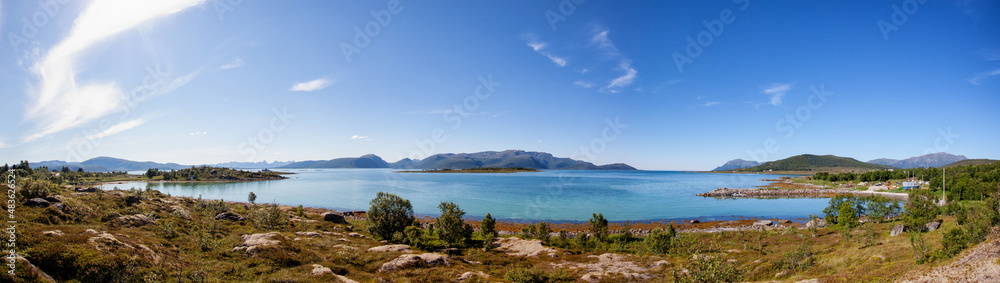 panorama über einen fjord in norwegen