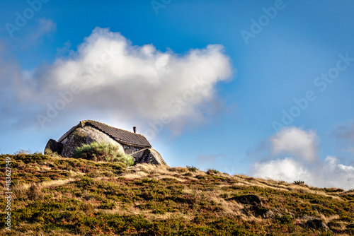 Strange house in the middle of two rocks in the north of Portugal, in Fafe - 