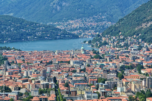 Vista della città di Como da un punto panoramico.